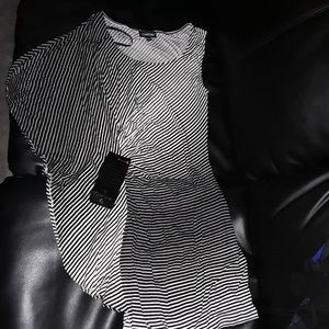 Dress with one side sleeve